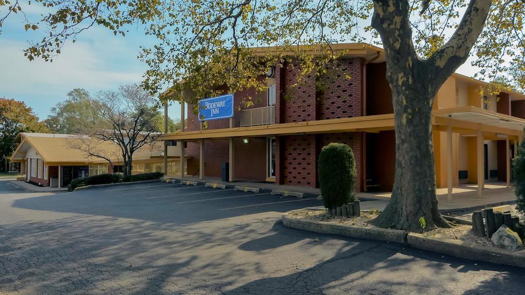 Rodeway Inn Huntington Station - Melville Exterior foto
